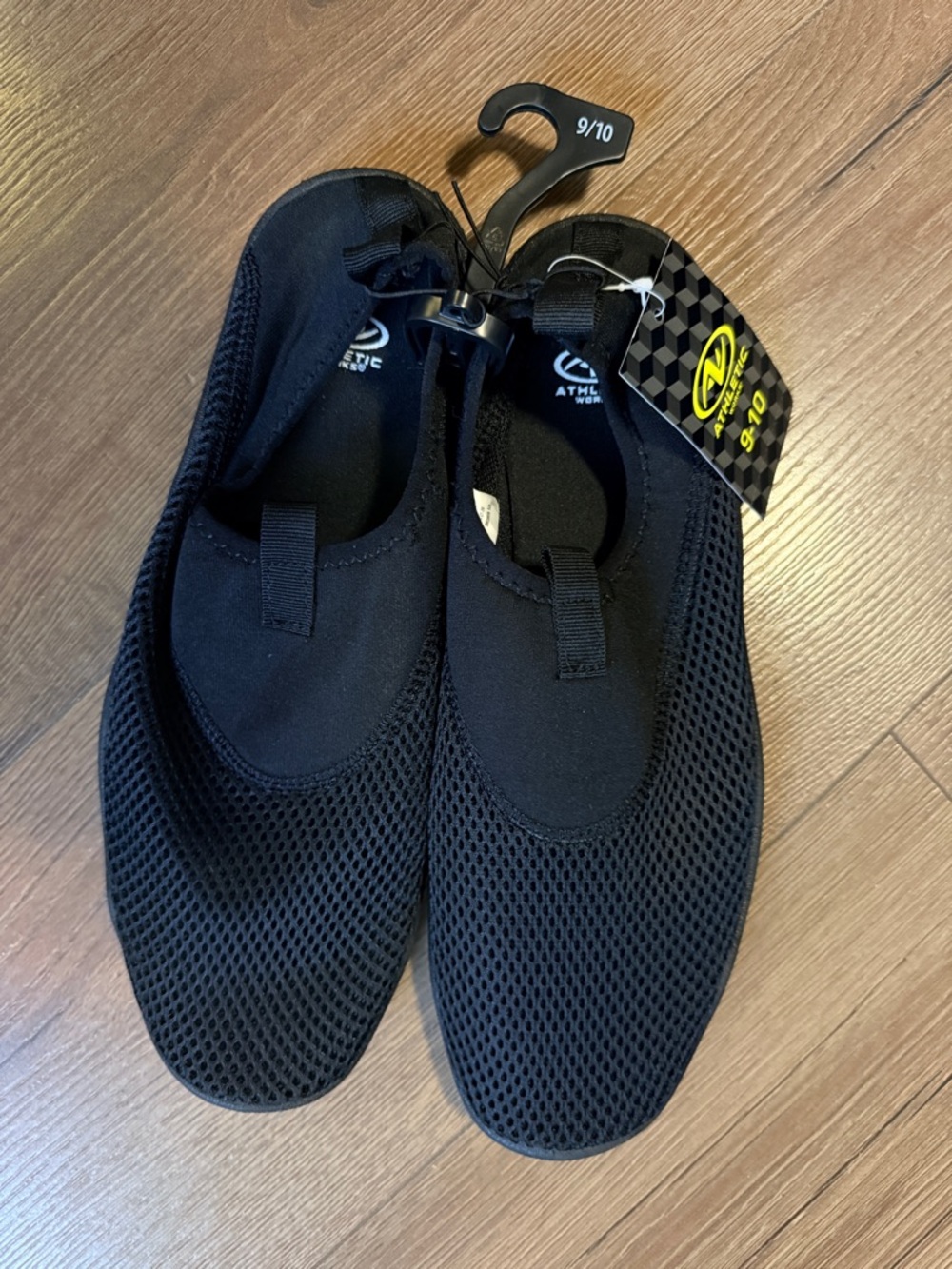 NWT Sz 9-10 Athletic Works Men's Water Shoes.